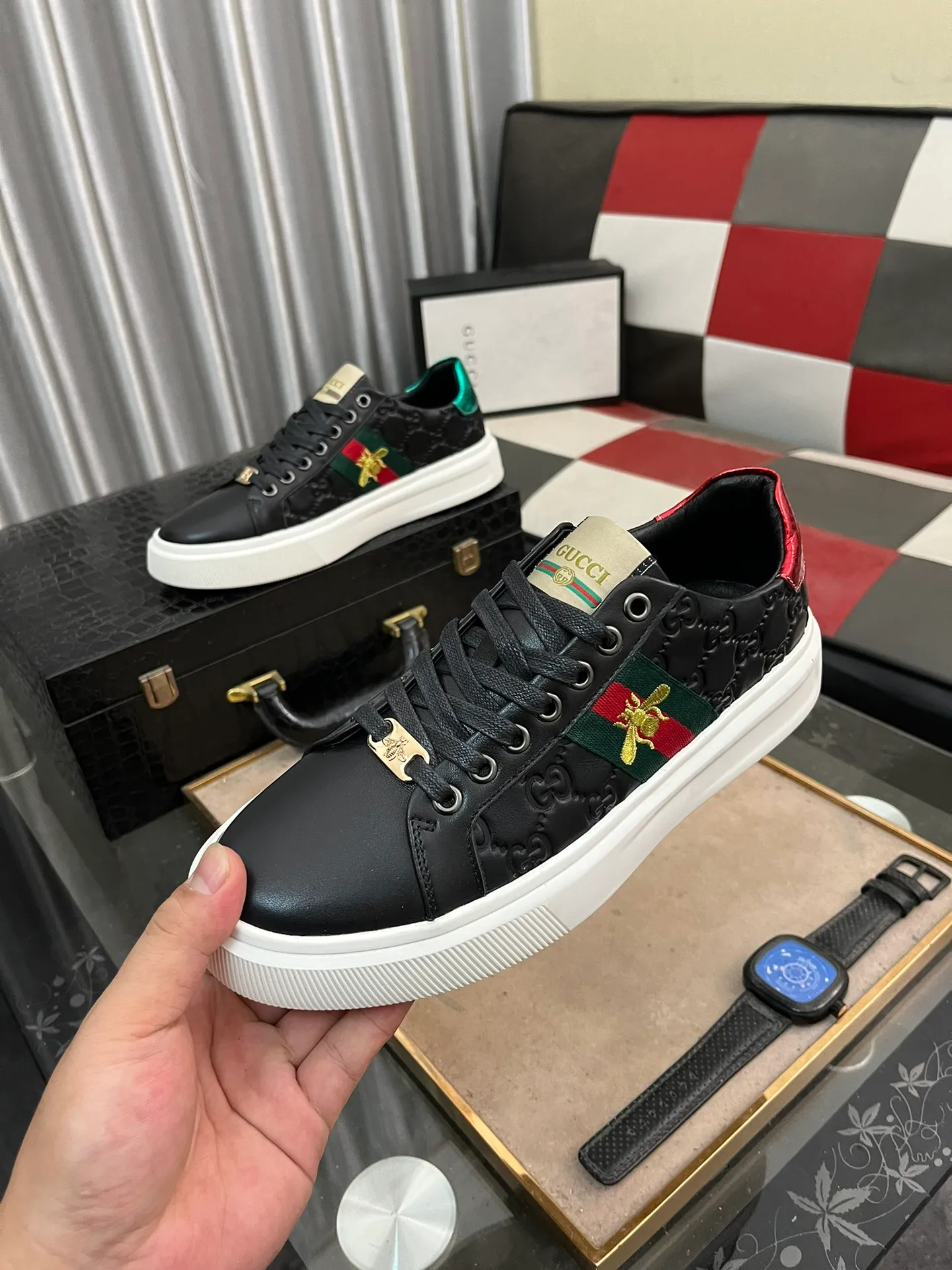 Men's shoes💰400⌚️⌚️[GUCCI] Gucci men's casual shoes are absolutely popular🔥The ultimate matching item for trendy men! The charm of super texture is irresistible, the main recommendation, the flower leather color is bright! The upper is made of high-quality cowhide + brand printed fabric, sheepskin feet, wear-resistant rubber sole, noble and elegant! Extremely comfortable🎁🎁You can be as handsome as you want💪 38-442️⃣colors available